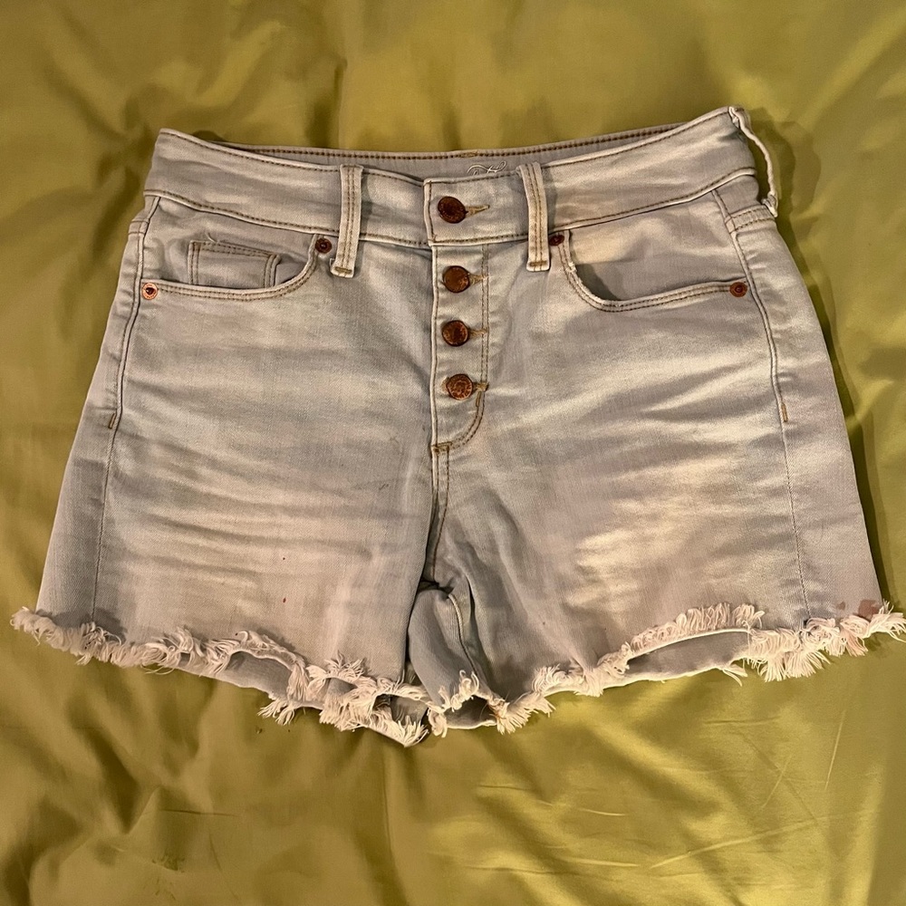 Universal Thread blue denim jean shorts with multiple buttons.